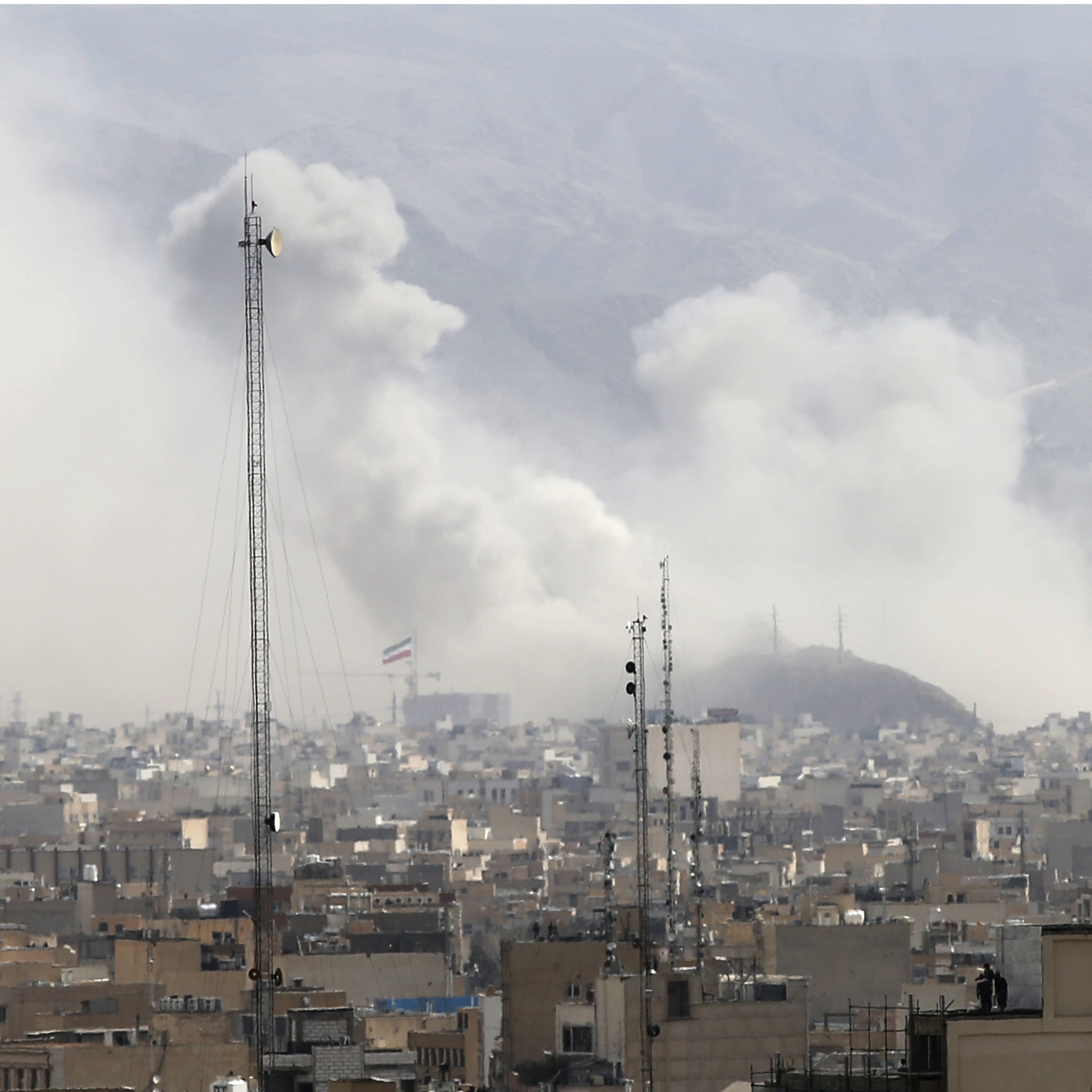 Carrusel sábado | La odisea de los españoles en la liga iraní tras el ataque de EEUU e Israel: "En la autopista hemos visto misiles por el cielo"