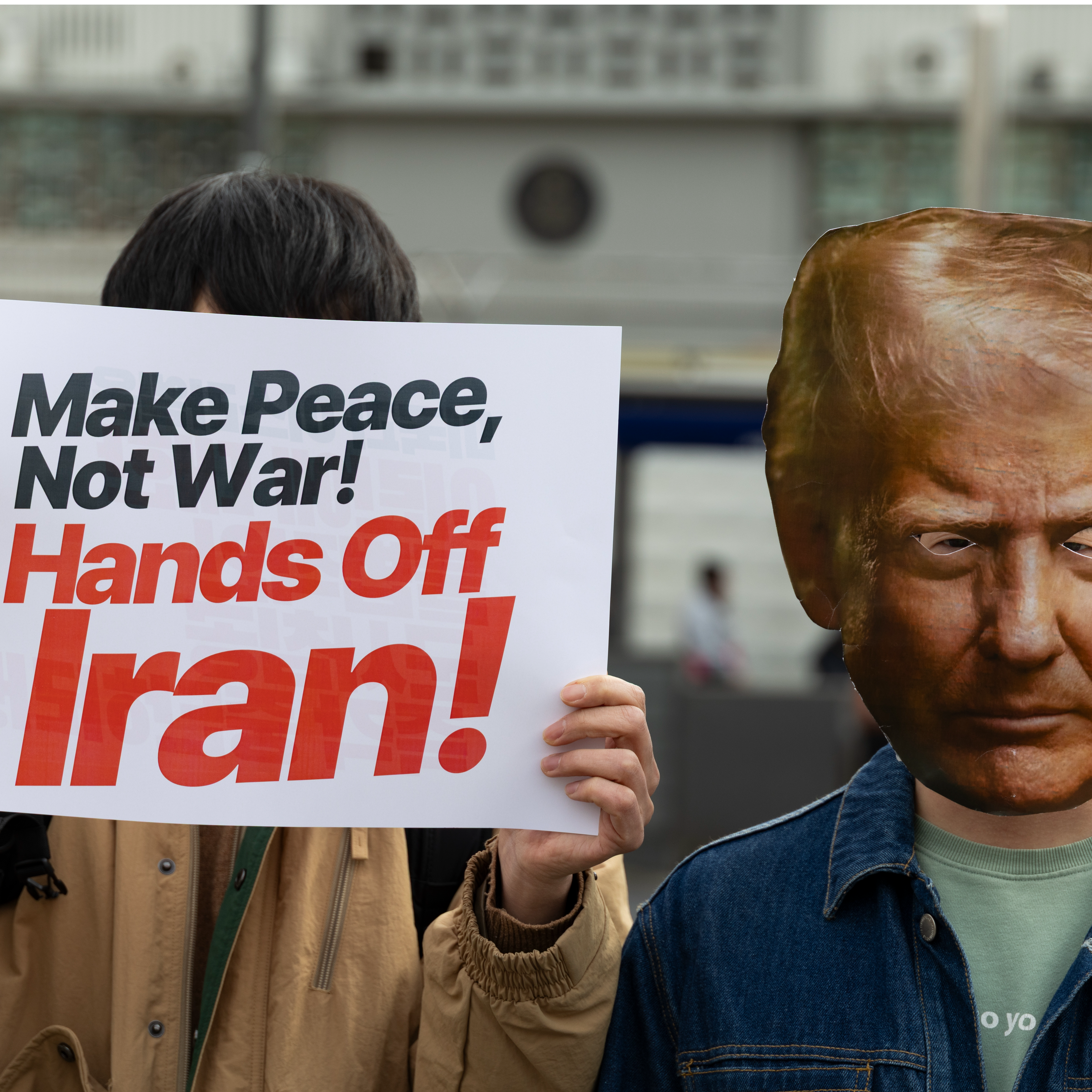 ¿Pueden los demócratas frenar a la administración Trump para que no desate una guerra en Oriente Próximo? episode artwork