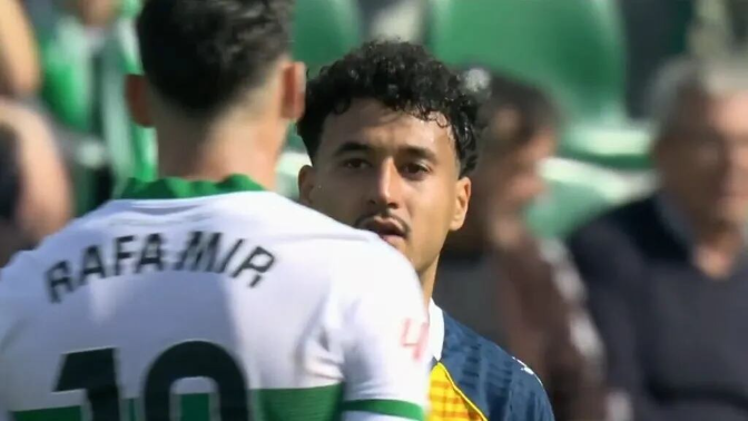 Imagen de El Comitè de Competició analitzarà la denúncia d'Omar El Hilali contra Rafa Mir per racisme