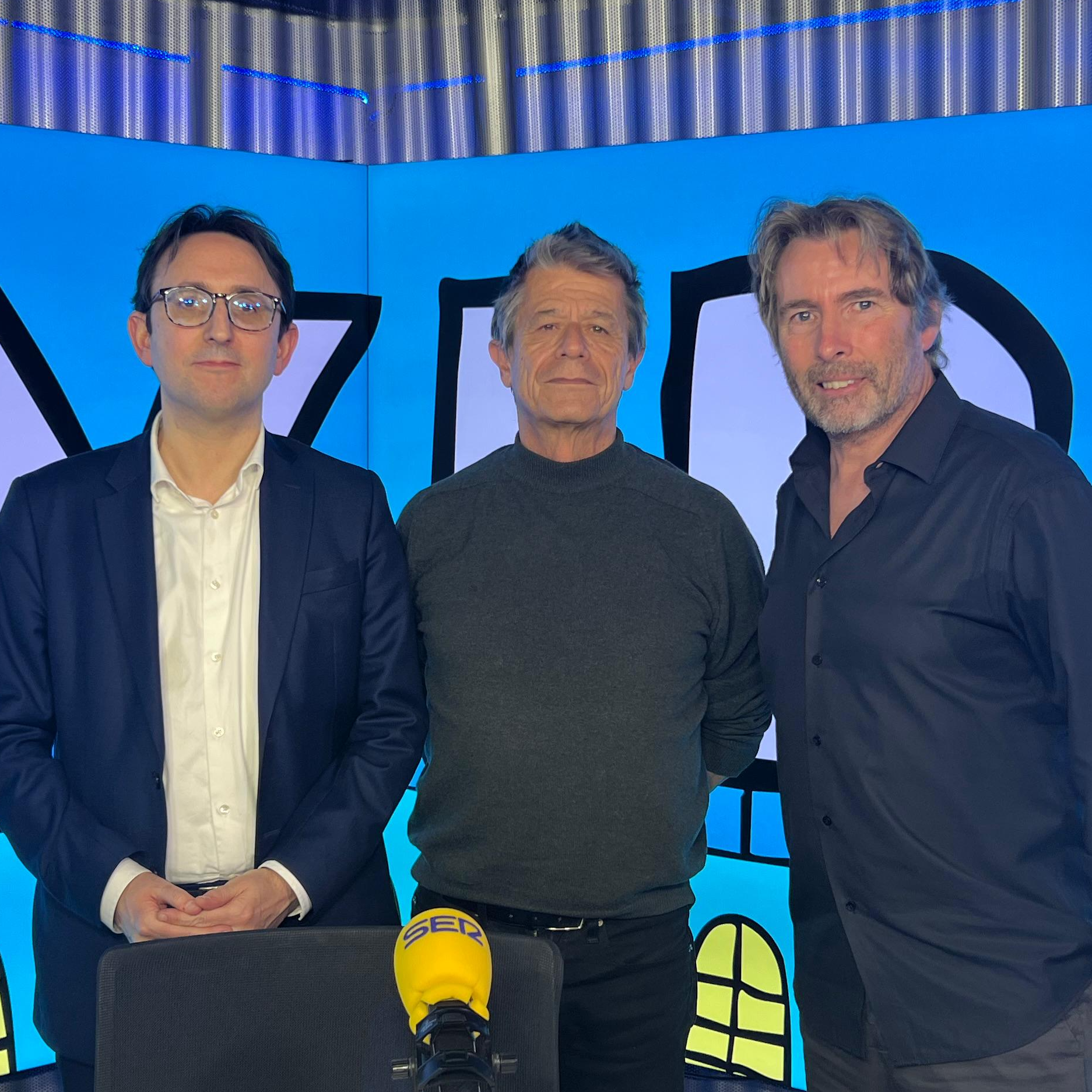 A vista de Lobo | Koljós: la pequeña historia familiar de Emmanuel Carrère en medio de la gran Historia europea