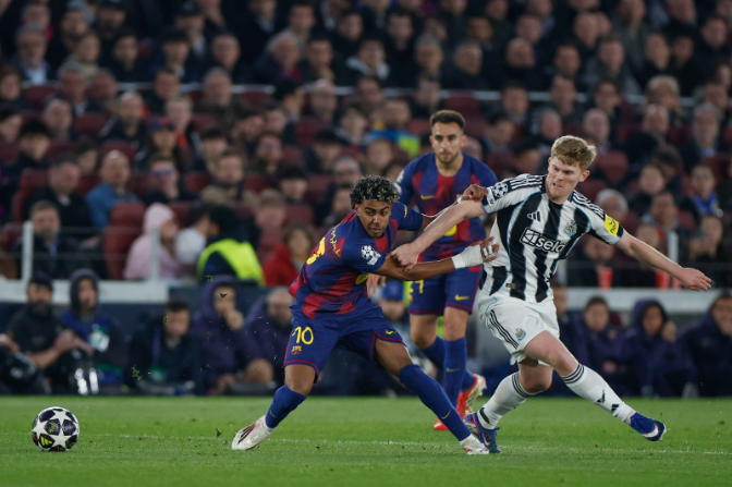 "Lamine jugant de davanter centre? A la banda es regula i quan rep la pilota comença la màgia"