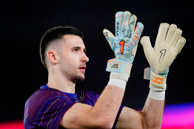Joan Garcia s'estrena a una convocatòria de la selecció espanyola: "És el millor dels quatre porters amb diferència"