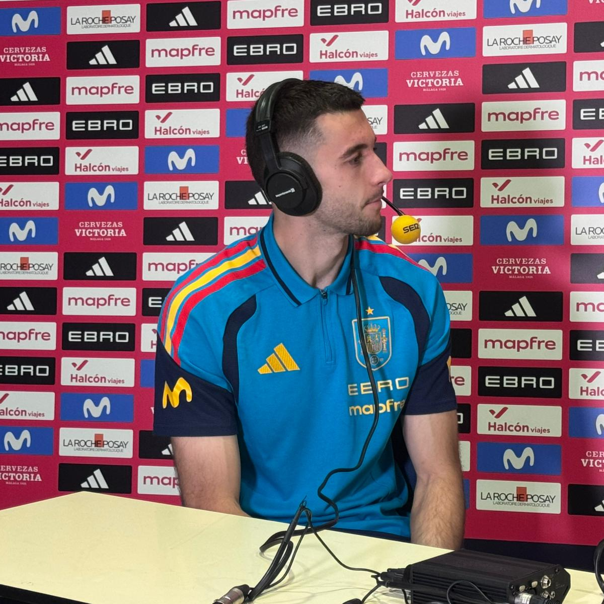 Entrevista | Joan García: "¿Un mano a mano con Unai Simón? Para nada, somos cuatro porterazos y cada uno intentará dar lo mejor"