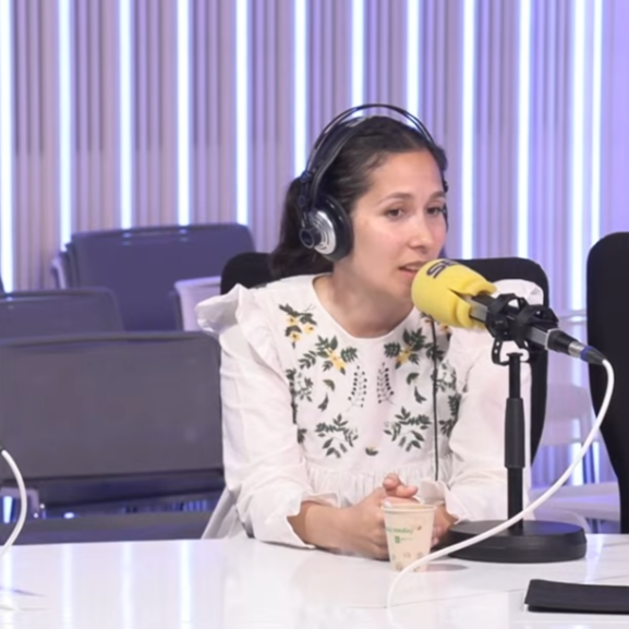 Imagen de Patricia Peiró y Roberto García presentan el podcast 'Rojo Oscuro Casi Negro'