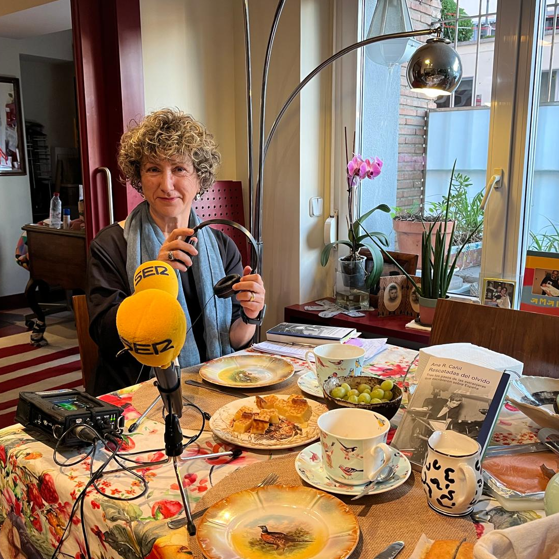 Desayunando con... |  Ana Cañil: "nos llevan del ronzal para que no pensemos"