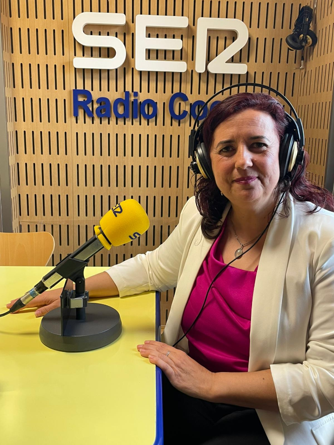 Entrevista con Inmaculada Pereila, psicóloga, sobre el efecto de las RRSS en la autoestima y el bienestar psicológico, en Hoy por Hoy Ronda y Comarca (21/04/26) episode artwork