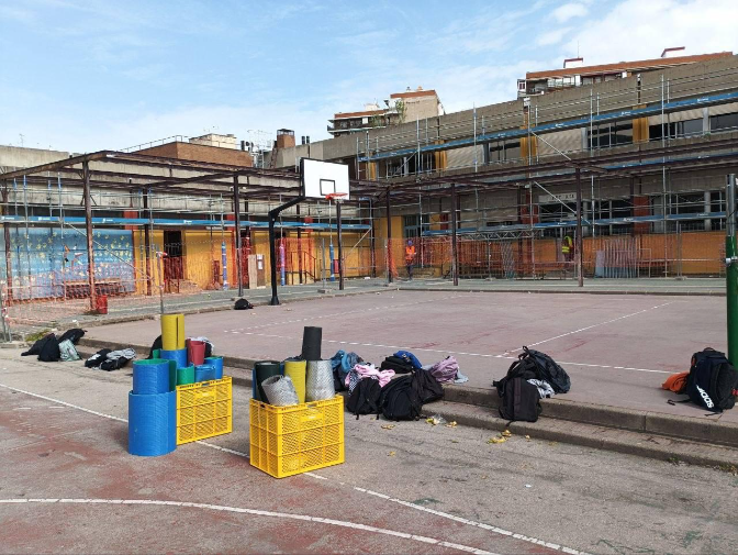 "La EVAU a la vuelta de la esquina y no puedes oir al profesor por el ruido de los taladros": Un instituto de Madrid convive con las obras de adecuación del centro