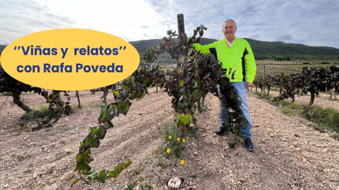 En Viñas y Relatos, nos adentramos en este universo sensorial para descubrir cómo el vino forma parte esencial de la identidad y la alegría de Sevilla. episode artwork
