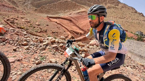 Juan Manuel González Valiente, atleta sordo de Petrer, cuenta su primera etapa en la XXI ŠKODA Titan Desert Morocco 2026 episode artwork