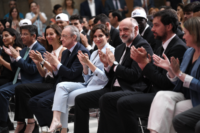 "Si has ganado un nadaplete, clap your hands": la nova cançó de Florentino Pérez