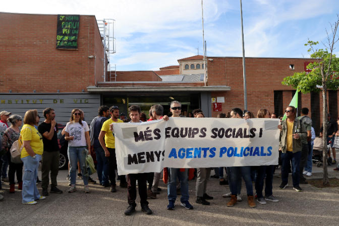 Alleujament en un dels instituts que ha sortit del pla del Govern per introduir mossos als seus centres: "Els alumnes tenien por" episode artwork