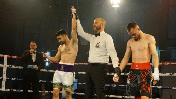 José Quiles, boxeador olímpico de Elda, tras ganar por KO al moldavo Iván Guboglo episode artwork
