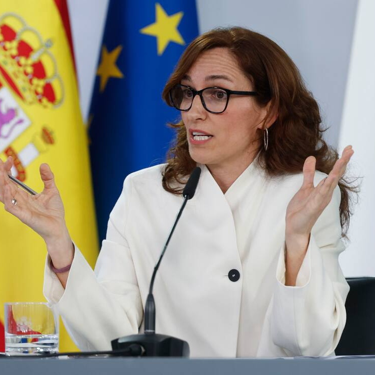 Entrevista | La ministra de Sanidad no confirma si el Gobierno puede obligar a hacer cuarentena a los 14 españoles que viajan en el barco afectado por hantavirus