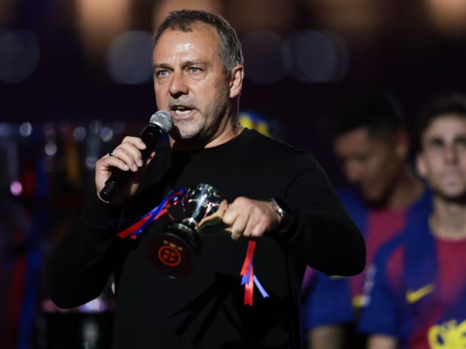 El FC Barcelona tanca la renovació de Hansi Flick fins el 2028 amb opció d'una temporada més