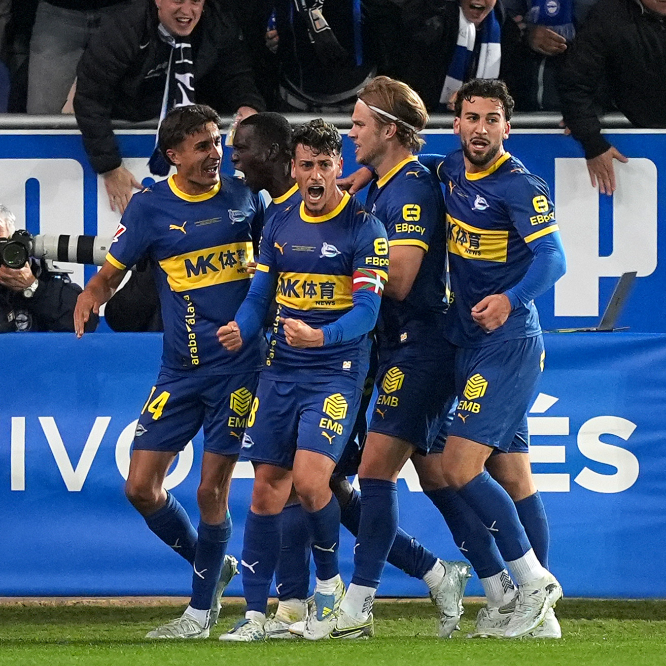 Imagen de El gol del Deportivo Alavés 1-0 FC Barcelona | En Vitoria confian en seguir en Primera