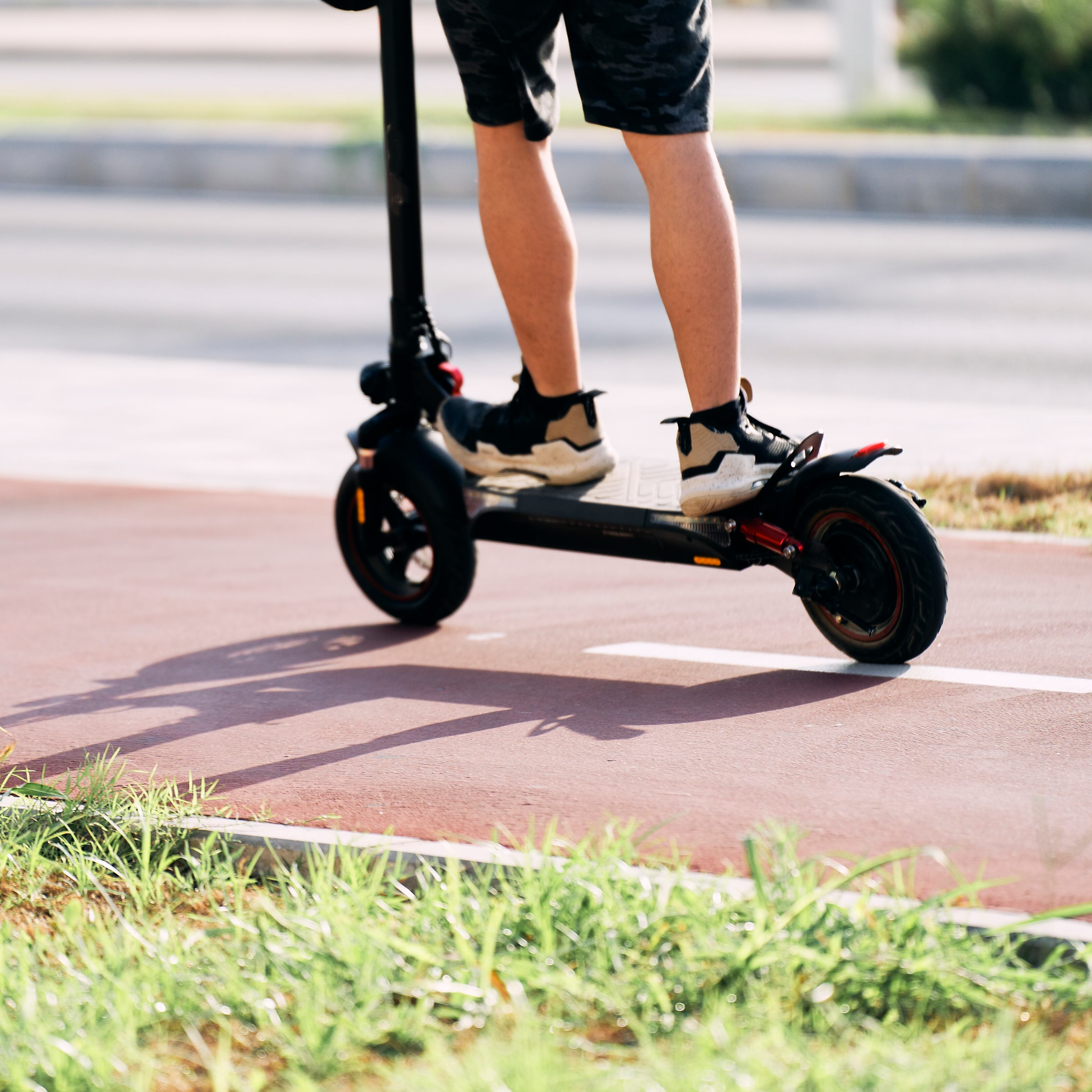 Movilidad en la Comarca de Pamplona: Licitación de las bicis eléctricas y control de los patinetes