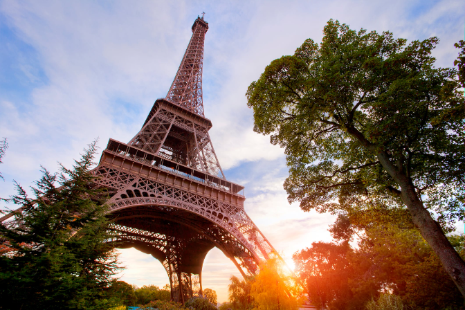 Els efectes més extrems de la calor: des de les xancletes enganxades a l'asfalt fins a una Torre Eiffel més alta episode artwork
