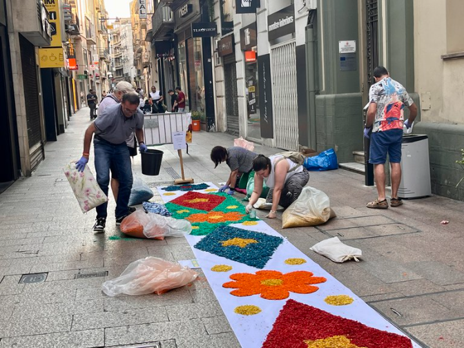 Enric Figueres: "Entre dos i tres tones de flors, serradures i altre material utilitzem per les catifes de flors de Corpus a Lleida" episode artwork