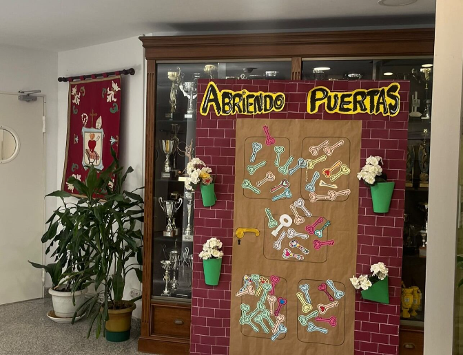 "¿Cómo van a dormir al raso?": un colegio agustino de Madrid acoge a peregrinos durante la visita del papa León XIV