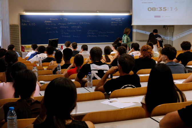 Les altres cares de la Selectivitat: Dubtes compartits, mems i classes express a les xarxes episode artwork