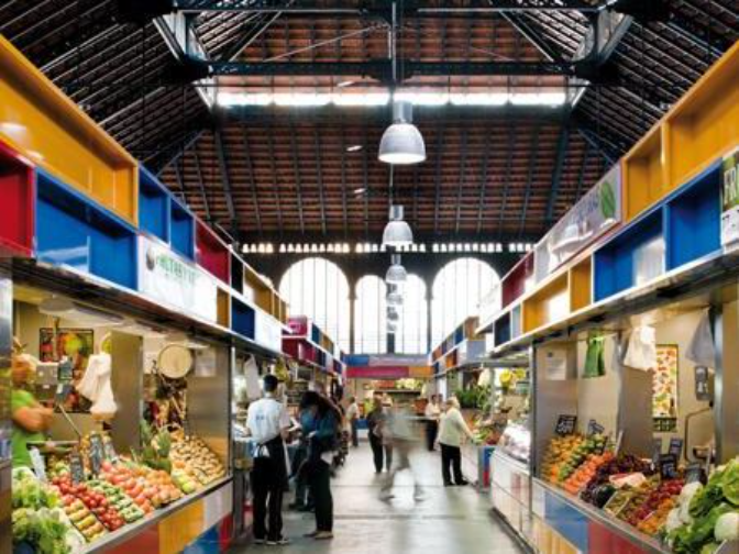 Comerciantes de Atarazanas reclama carteles más medidas para ordenar el turismo: “Nos hacen fotos como si fuéramos monos de feria” episode artwork