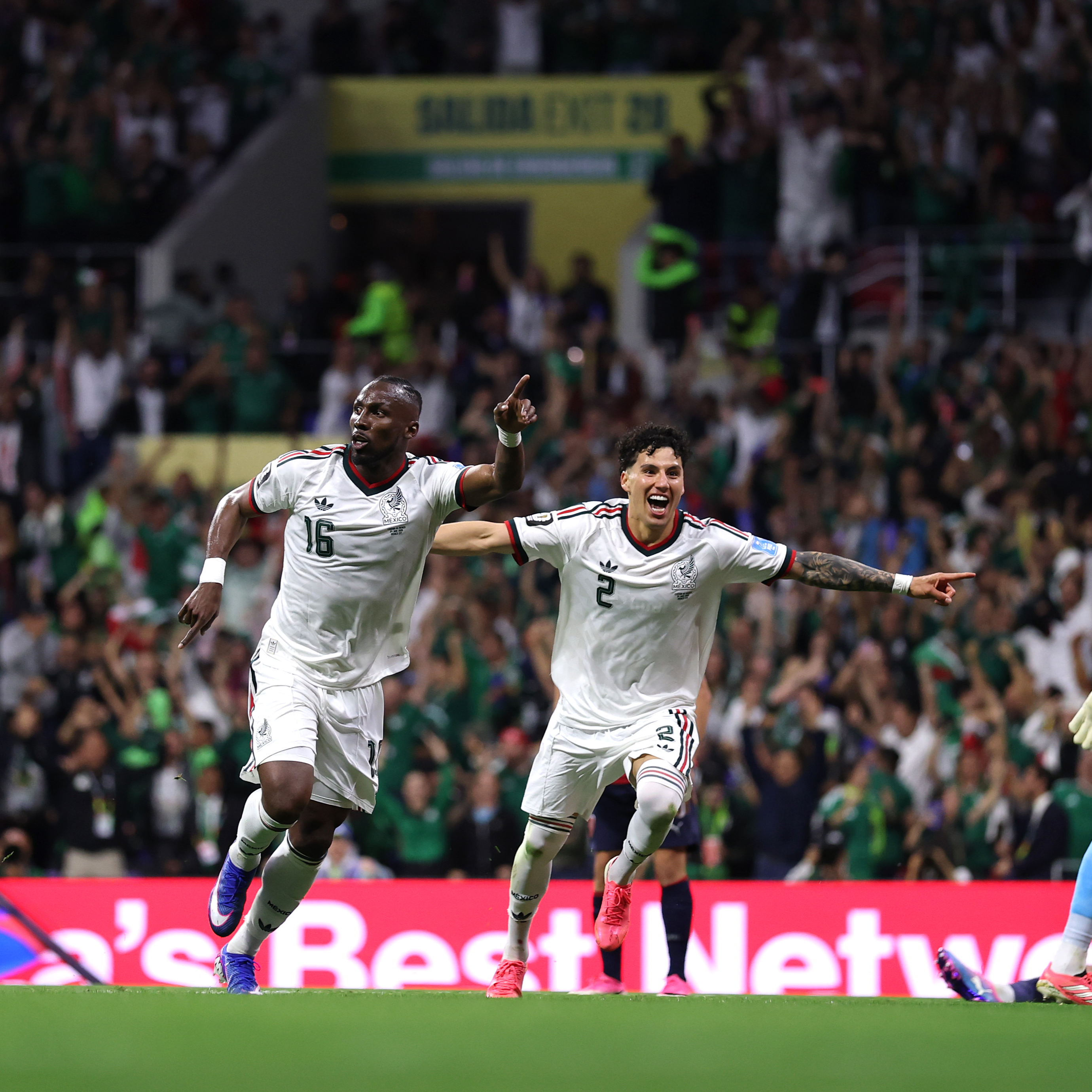 Imagen de República Checa 0 - 3 México | Fiesta en el Azteca con pleno mejicano