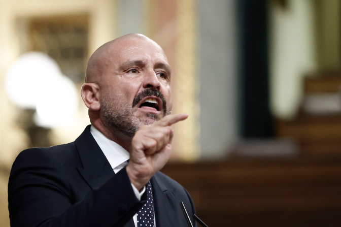 "Soy del PP, soy maricón y me siento muy orgulloso de ambas cosas": el alegato de Jaime de los Santos que Víctor Gutiérrez (PSOE) le rebate
