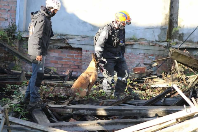 El riojano Francisco Caparrós vuela a Venezuela junto a su perro para rescatar vidas. episode artwork