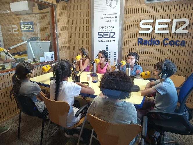 Entrevista con los alumnos de 3º de Primaria del CEIP Nuestra Señora de la Paz, participantes del proyecto de radio escolar "Somos del Mundo"; en Hoy por Hoy Ronda y Comarca (29/06/26) episode artwork