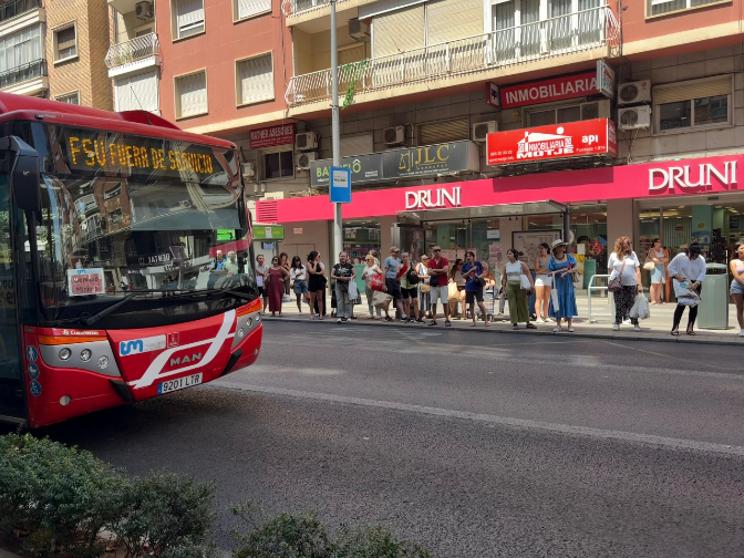 Retrasos y largas esperas protagonizan el primer día de huelga del transporte en la Región episode artwork