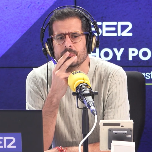 Las crónicas de Sastre | Juanma Moreno, de responder a Vox por la migración a firmar "no más menas" para gobernar Andalucía con ellos episode artwork