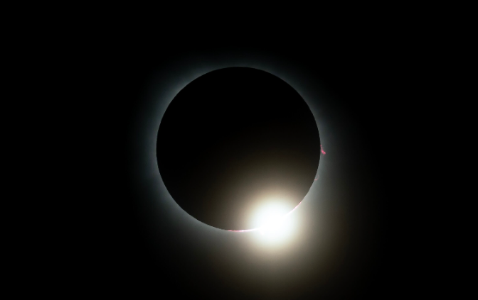 BUTEO convierte el eclipse solar en una experiencia inmersiva: "Se hace de noche, dejan de cantar los pájaros y se levanta un viento muy especial" episode artwork