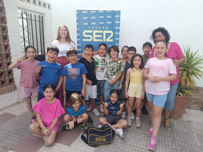 Programa con los alumnos de 2º de Primaria del CEIP Nuestra Señora de la Paz, participantes del proyecto de radio escolar "Somos del Mundo"; en Hoy por Hoy Ronda y Comarca (07/07/26) episode artwork