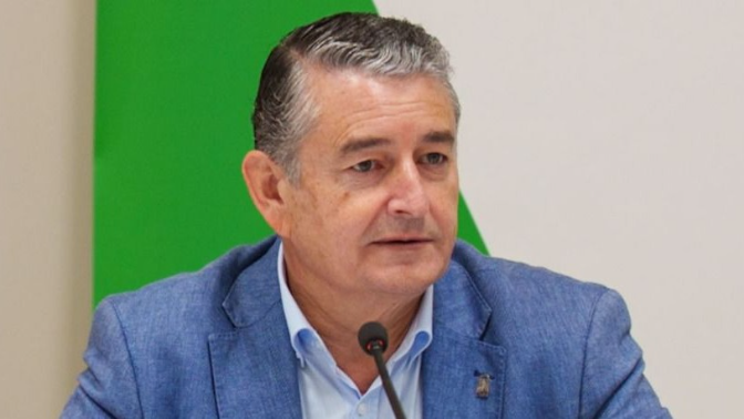 El consejero andaluz apunta que "la mayoría o la totalidad" de las víctimas del incendio de Los Gallardos son extranjeras: "El volante estaba en el lado contrario"