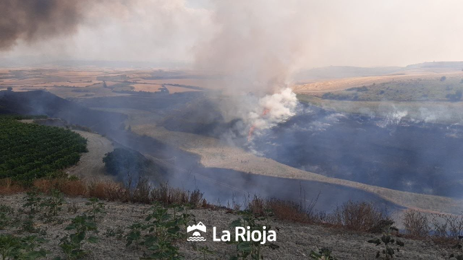 "El incendio de Ezcaray es una zona de difícil acceso", asegura un bombero forestal