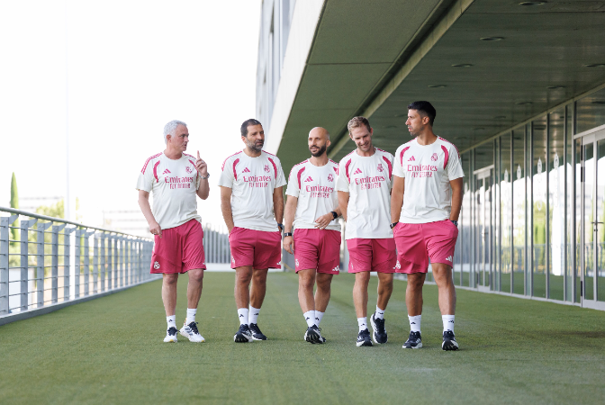 Dia 1 de Mourinho al Reial Madrid: puntualitat i perfil baix amb la premsa