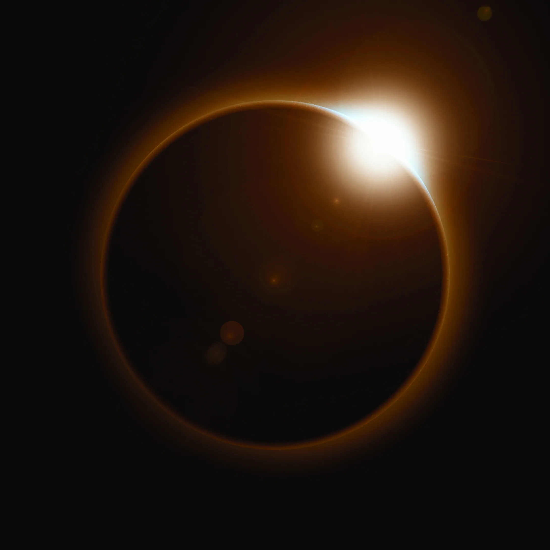 Entrevista al doctor José Ignacio Fernández-Vigo, miembro de la Sociedad Española de Oftalmología, sobre las precauciones que tenemos que tomar para ver el eclipse y no dañarnos la vista.