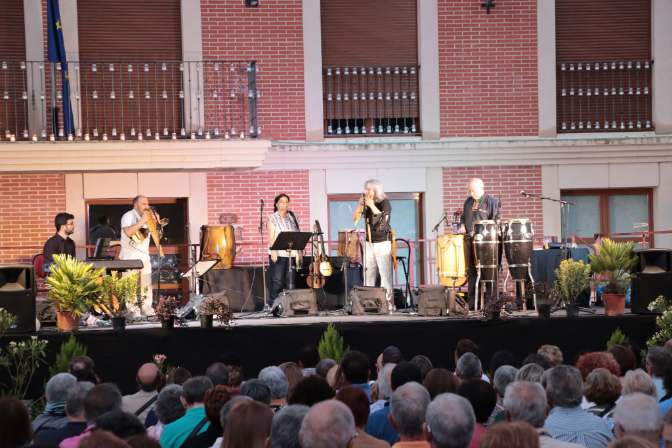 Villanueva de Duero iluminará su plaza Mayor con 4.000 velas en unas Veladas Musicales dedicadas por primera vez al cuplé episode artwork