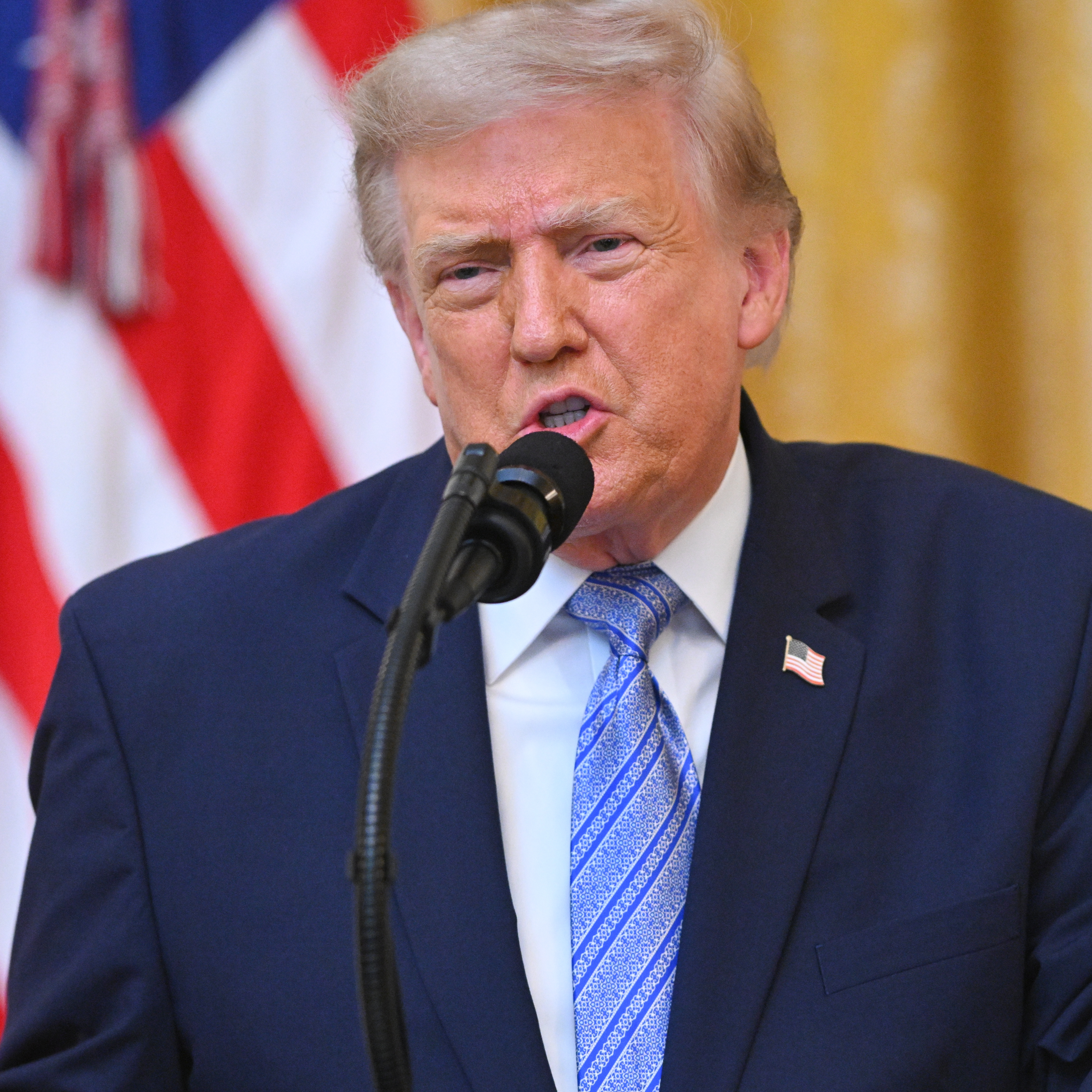 Hora 14 Fin de Semana | La subida de los precios por la guerra en Oriente Próximo debilita el apoyo de Trump en las 'midterms'