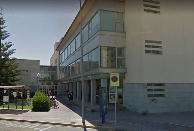 Sanitarios y pacientes se marean por el excesivo calor con aire acondicionado insuficiente episode artwork