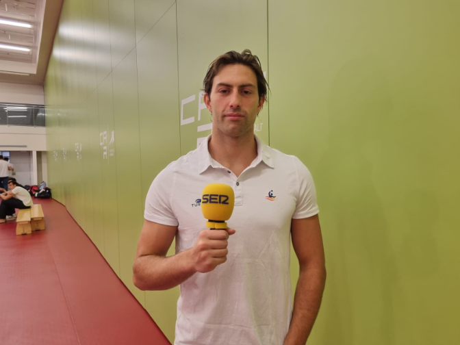 Bernat Sanahuja, jugador de la selecció espanyola de waterpolo: "L'Europeu no va anar com ens agradaria i la Copa del Món és una forma de redimir-nos"