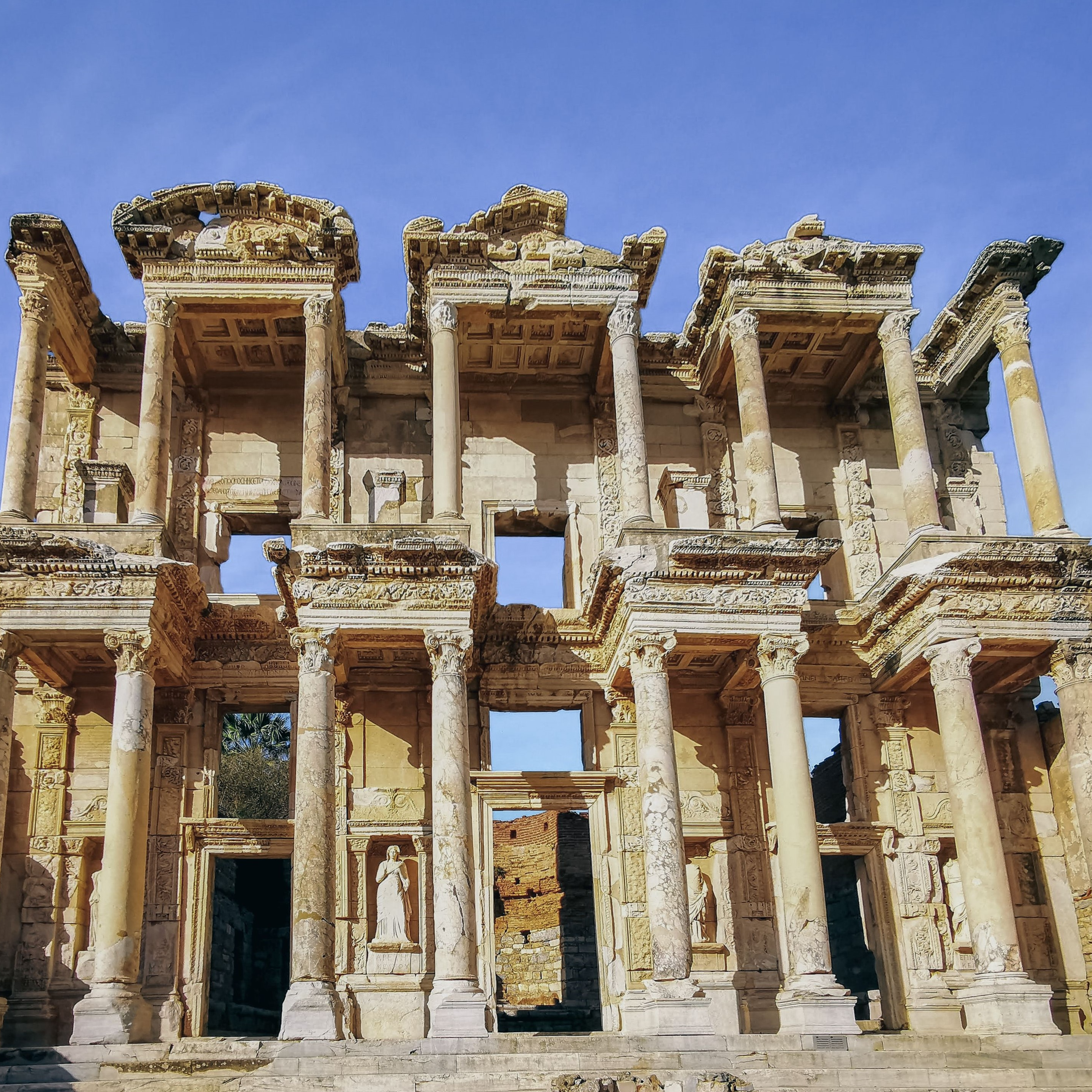 Vacaciones por la Antigua Roma: Jonia y los ecos de la historia