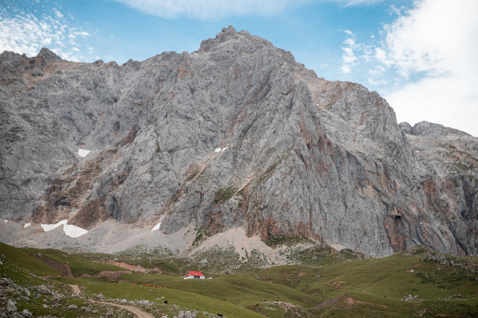 Los Picos de Europa premian quienes a quienes se atrevan a explorar sus rutas menos conocidas episode artwork