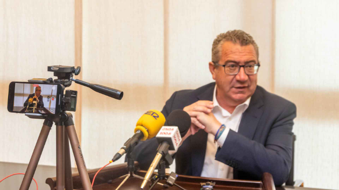 El alcalde Toni Pérez, sobre la limpieza de Benidorm episode artwork