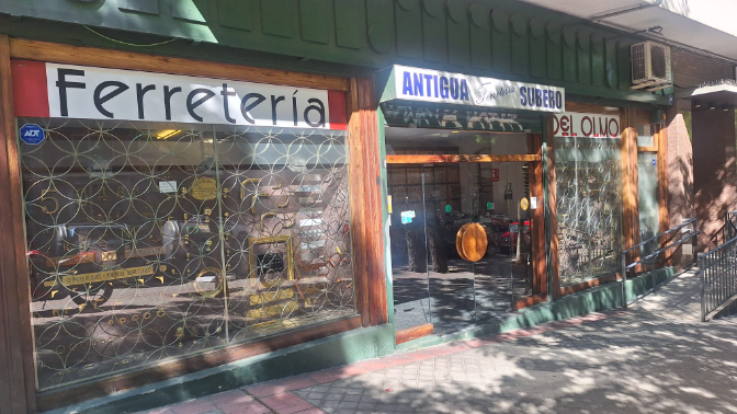 "Esto no lo hay en ningún sitio": la ferretería madrileña que resiste gracias a un oficio casi desaparecido