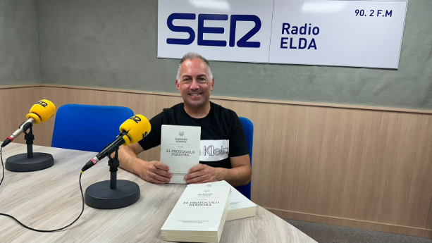 El escrtor eldense, Jakobe Fontán presenta su libro 'Highfields Academy: El Protocolo Pandora' episode artwork
