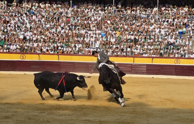 Escucha aquí las declaraciones de Leonardo Hernández y Lea Vicens tras la corrida de rejones episode artwork
