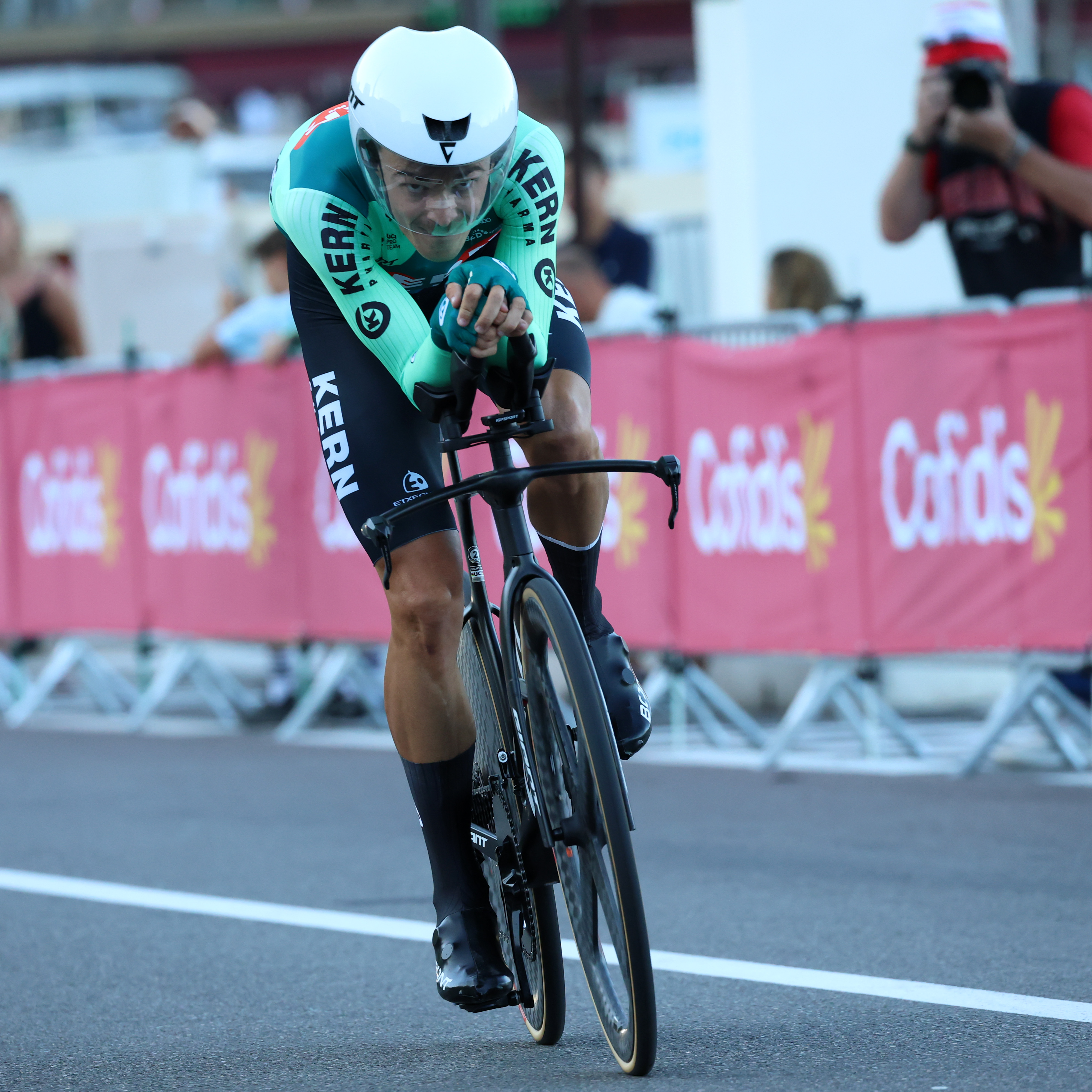 Entrevista | Urko Berrade cuenta en 'El Larguero' cómo ha vivido la increíble granizada de La Vuelta: "No me había pasado nunca"