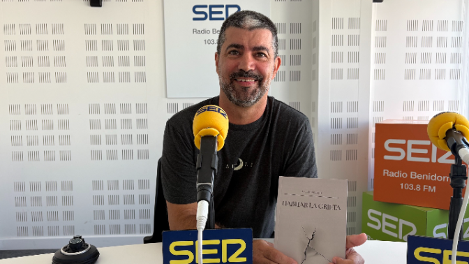 Asier Borrego nos presenta su último poemario "Habitar la grieta" episode artwork