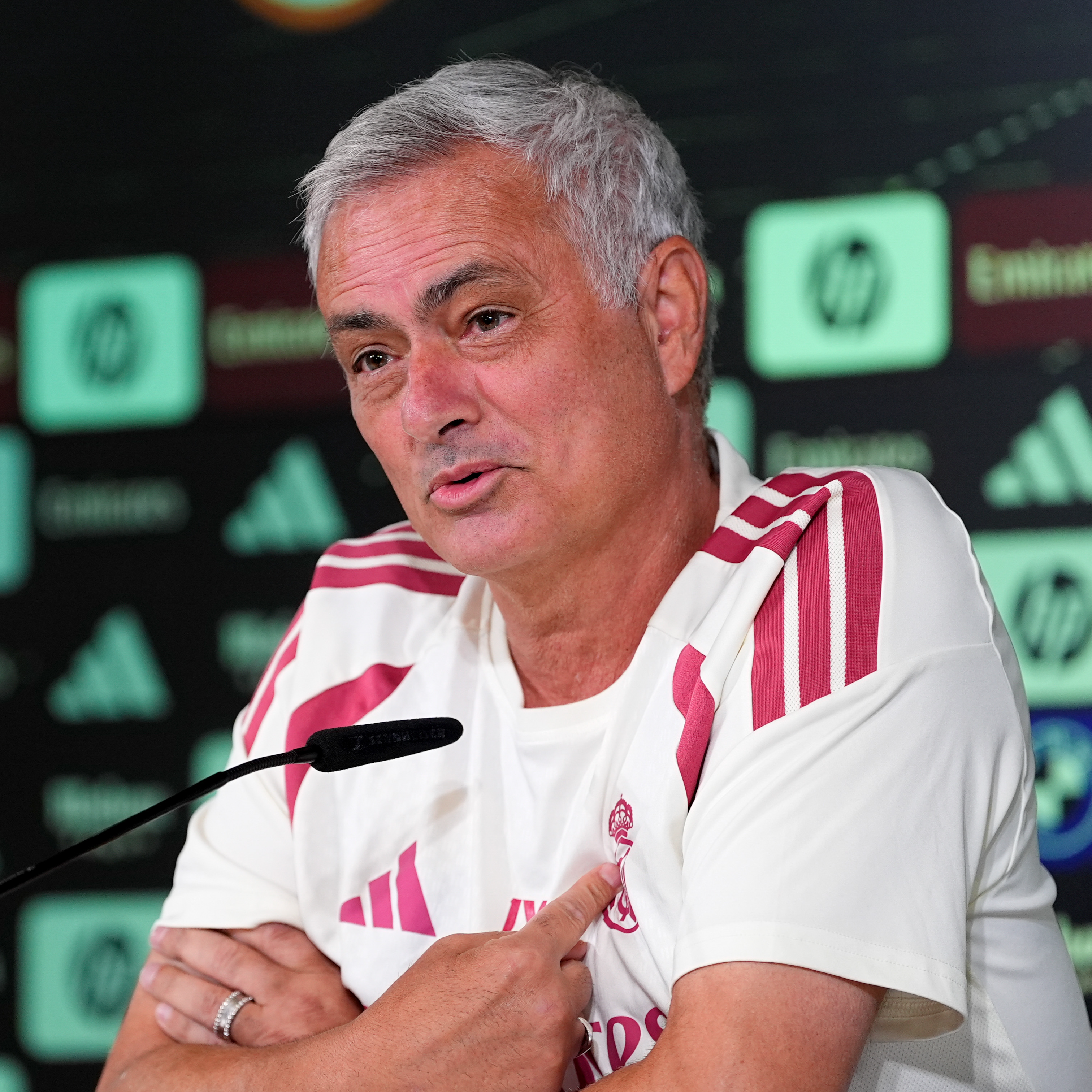 El Sanedrín | "Queréis ver que es un Mourinho nuevo, pero para disculparse con Pellegrini le ha pegado un palo a un árbitro"